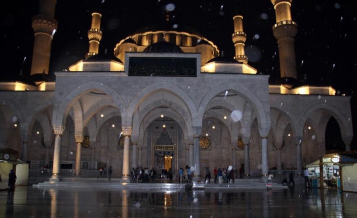 Ankara’da vatandaşlar camilere akın etti