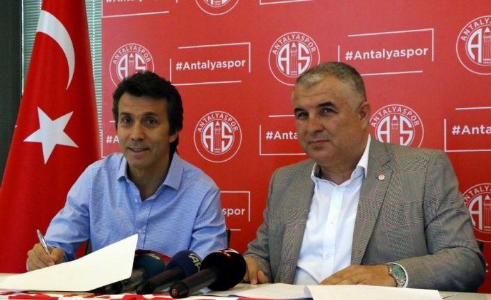 Antalyaspor ile 1+1 yıllık sözleşme imzaladı