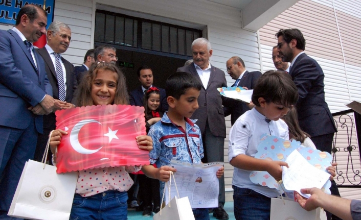 Başbakan Yıldırım Bitlis’te karne dağıttı