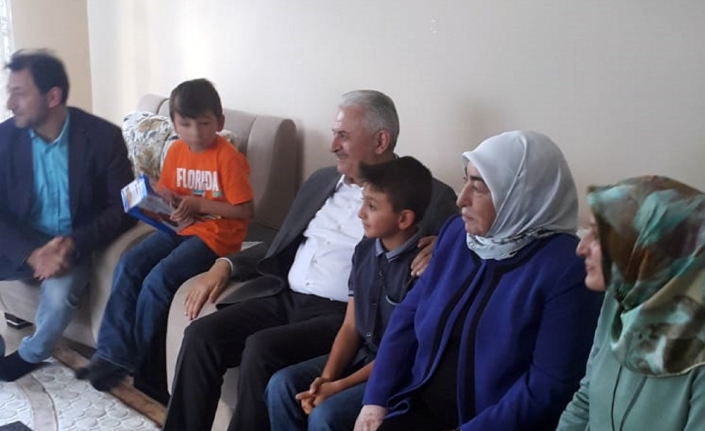 Başbakan Yıldırım çay davetini geri çevirmedi