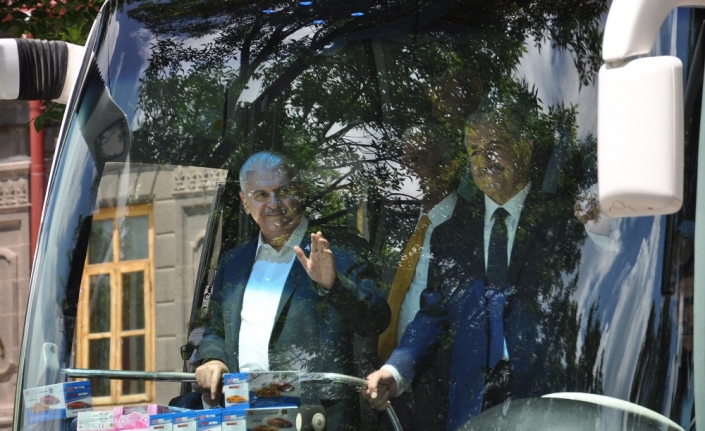 Başbakan Yıldırım, Karsta ziyaretlerde bulundu