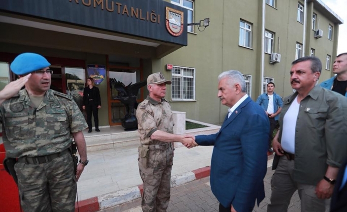 Başbakan Yıldırım Mehmetçikle bayramlaştı