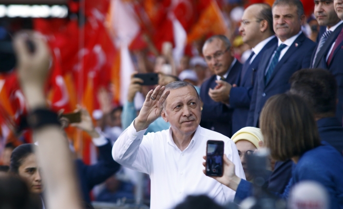 “Bay Kemal görüyor musun bunlar yan gelip yatarak olmadı”