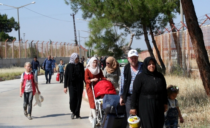 Bayramı ülkelerinde geçiren Suriyeliler dönüyor