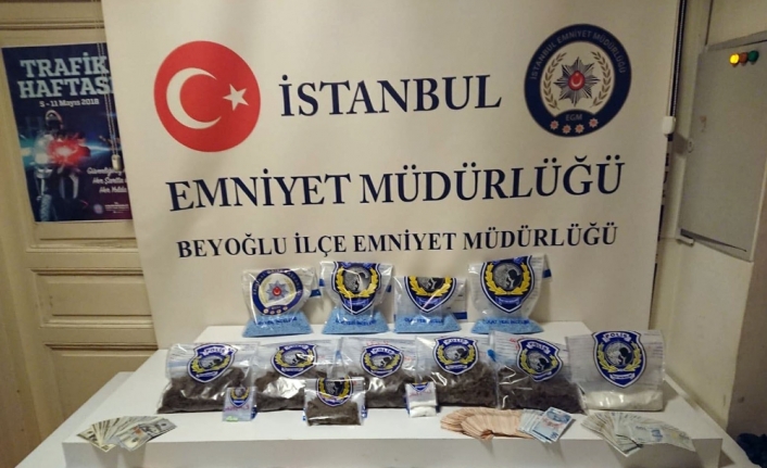 Beyoğlu’nda zehir tacirlerine şok baskın