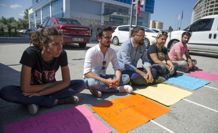 CHP önünde oturma eylemi