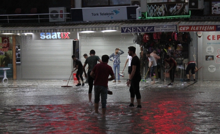 Denizli’de sağanak yağış su baskınlarına neden oldu