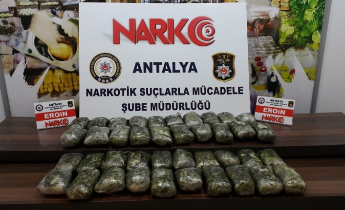 Durdurulan tırda 1 milyon liralık uyuşturucu çıktı