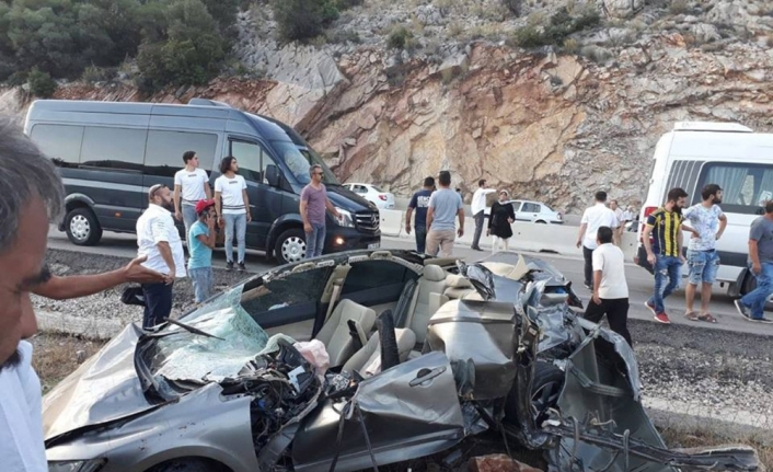 Feci kaza: 2 ölü, 2 yaralı