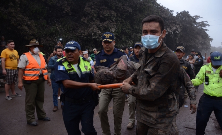 Guatemala’da volkan patladı: 25 ölü