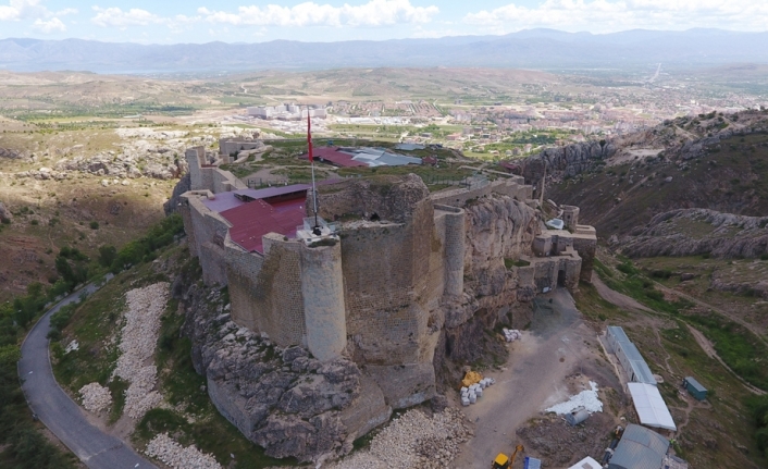 Harput Kalesi’nde restorasyon çalışmaları havadan görüntülendi