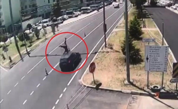 Havada defalarca takla attı