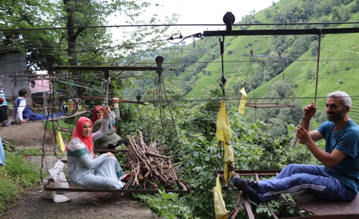 Her gün bu tehlikeli yolculuğu yapmak zorundalar