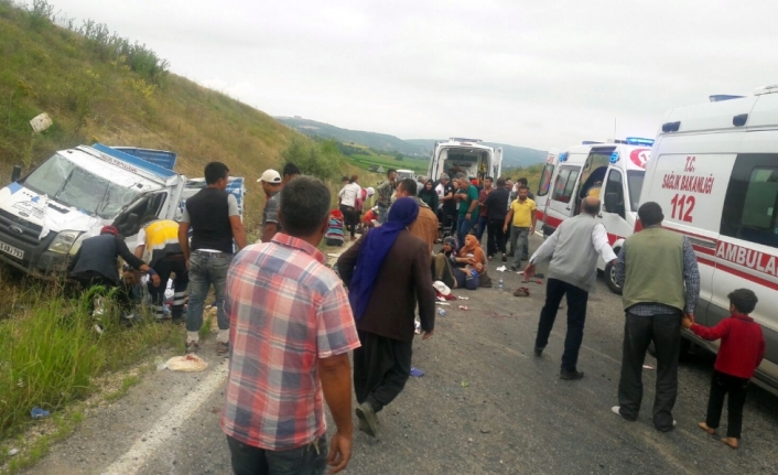 İşçileri taşıyan kamyonet şarampole devrildi: 2 ölü, 22 yaralı