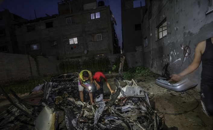 İsrail Gazze’de sivil aracı vurdu: 3 yaralı