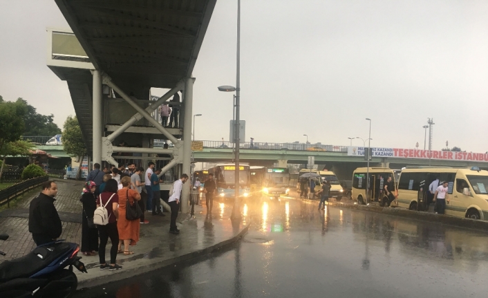 İstanbul’da sağanak zor anlar yaşattı