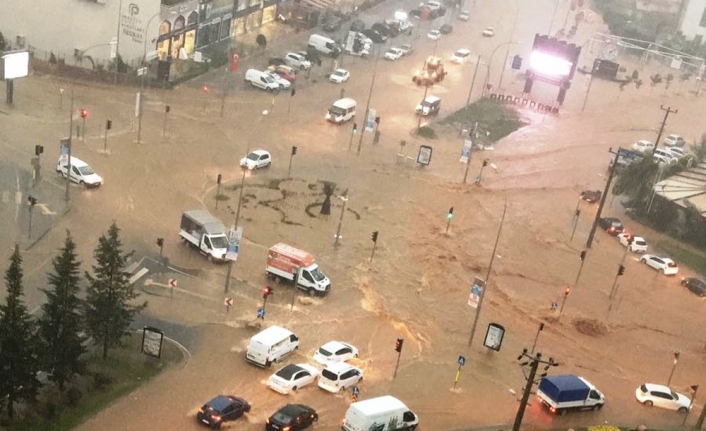 Kahramanmaraş’taki sel felaketi kamerada