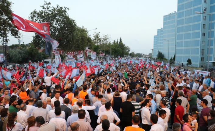 Kılıçdaroğlu Adana’da vatandaşlarla iftar yaptı