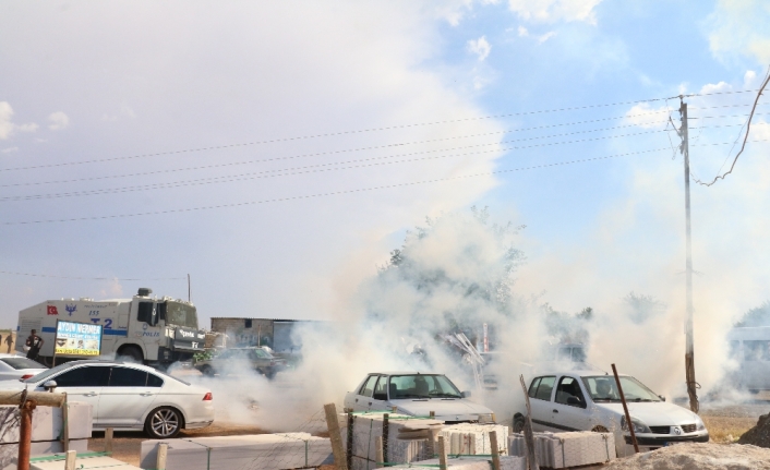 Mezarlığa yürüyen gruba polis müdahalesi