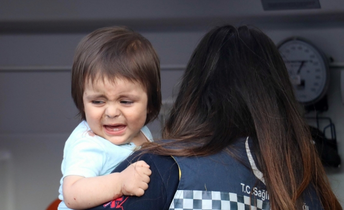 Minik Muhammed yaralı babasına ağladı