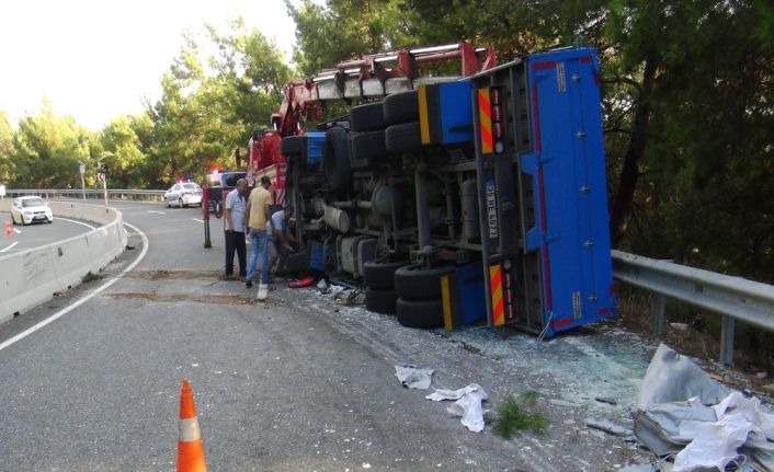 Muğla’da karayolu 3 saat trafiğe kapandı