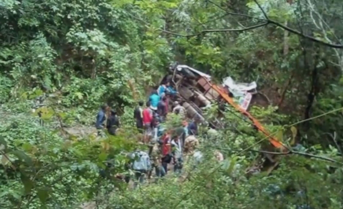 Nepal’de korkunç kaza: 12 ölü, 15 yaralı