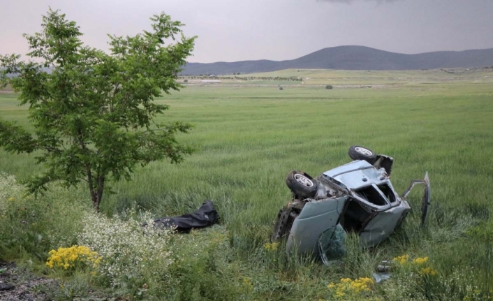 Otomobil şarampole yuvarlandı: 2 ölü, 2 yaralı