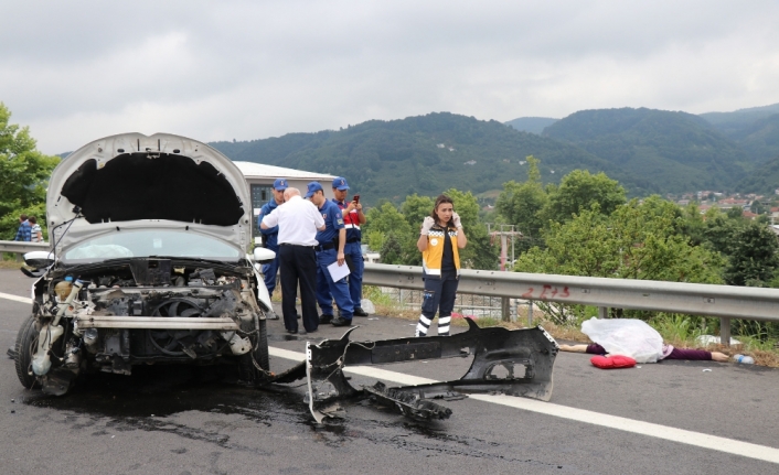 Otomobil ters şeride uçtu: 1 ölü, 7 yaralı