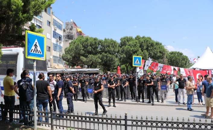 Oturma eylemi yapan gruba polis müdahalesi: 8 gözaltı