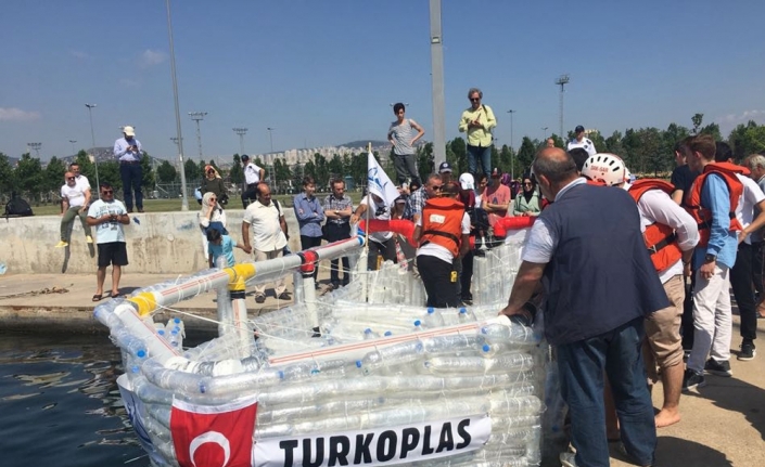 Pet şişelerden yapılan tekne denize indirildi