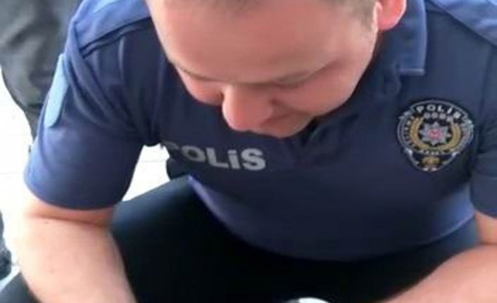 Polis memurundan kuşa kalp masajı