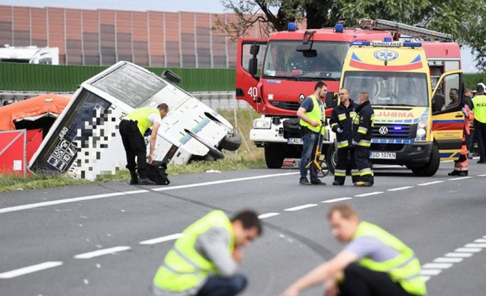 Polonya’da feci kaza: 2 ölü, 27 yaralı