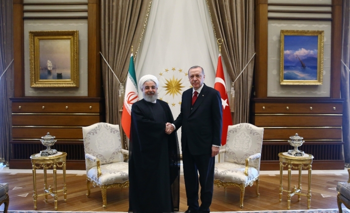 Ruhani’den Erdoğan’a kutlama telefonu