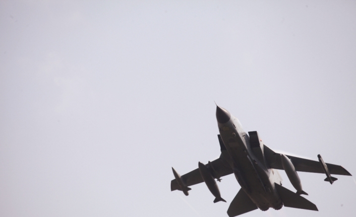 Rusya, 30 uçak ve bin 140 askerini Suriye’den çekti
