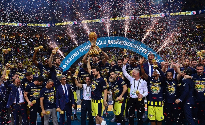 Şampiyon Fenerbahçe Doğuş kupasını aldı