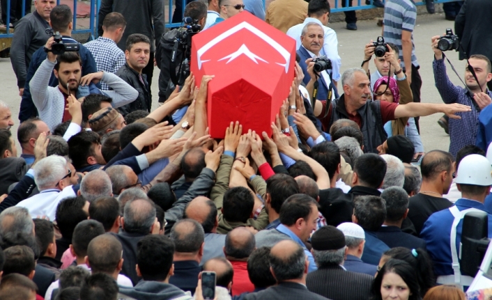 Şehit yüzbaşı ebediyete uğurlandı