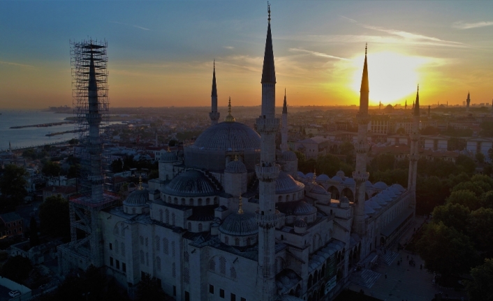 Sultanahmet Camii’nin gün batımıyla birleşen eşsiz manzarası
