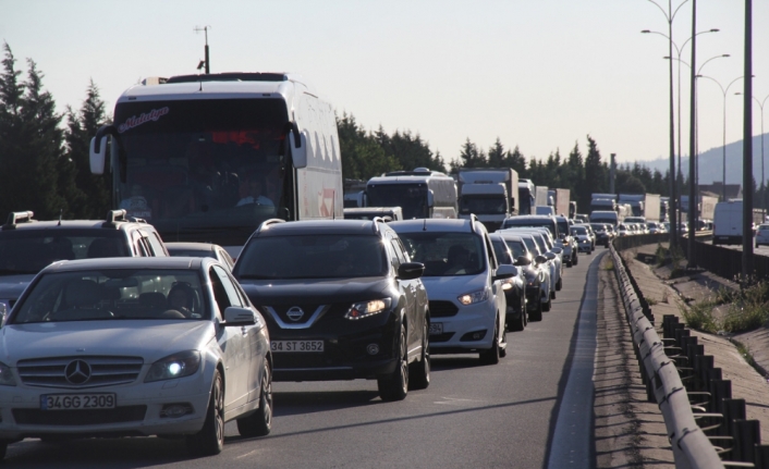 TEM’de 10 kilometre kuyruk oluştu