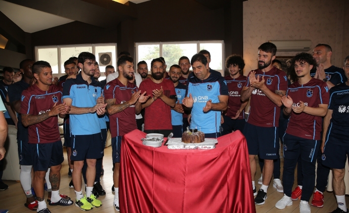 Trabzonspor’da Ünal Karaman’a doğum günü kutlaması