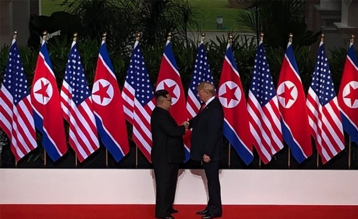 Trump ve Kim buluştu