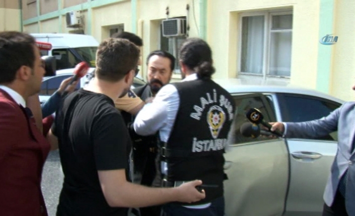 Adnan Oktar sağlık kontrolü için hastanede