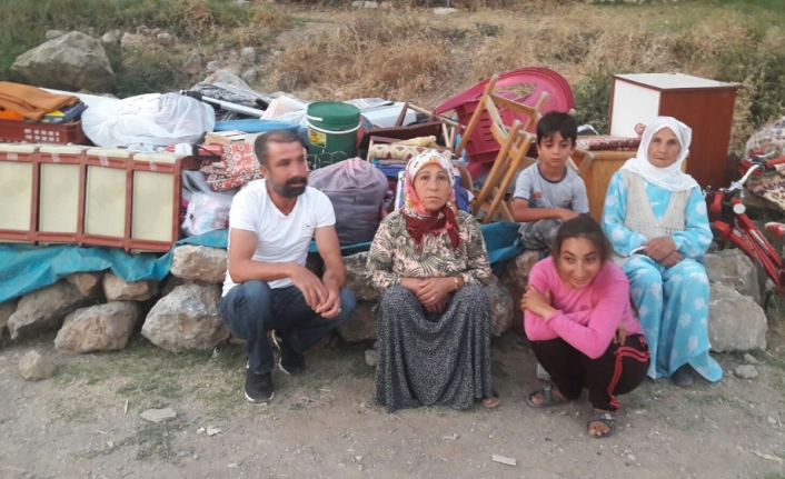 Ağabeyi evden attı, 2 çocuğu ve eşiyle sokakta kaldı