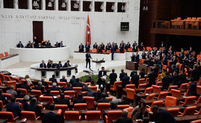 Askerlik Kanunu’nun da yer aldığı kanun teklifinin ilk 9 maddesi kabul edildi