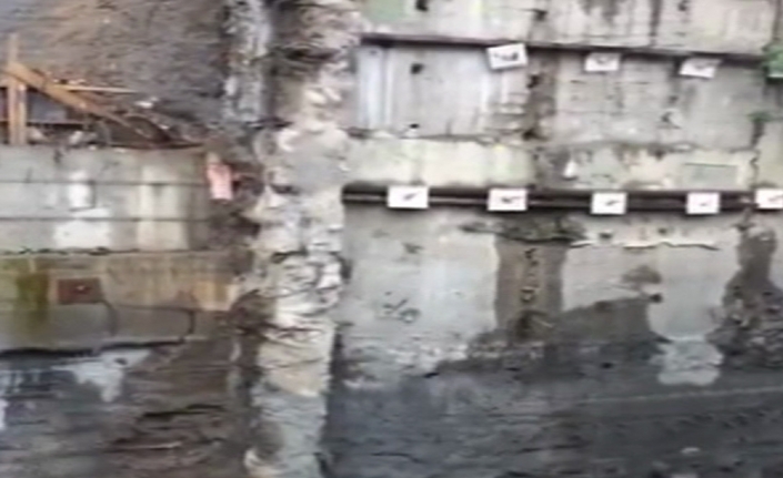 Beyoğlu’nda çöken binanın istinat duvarı böyle yıkıldı