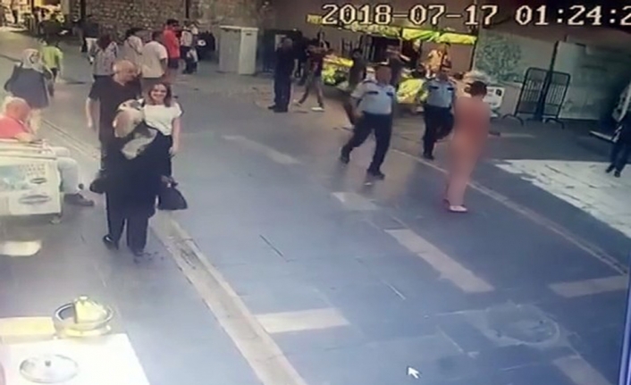 Eyüpsultan’da çıplak adam dehşet saçtı
