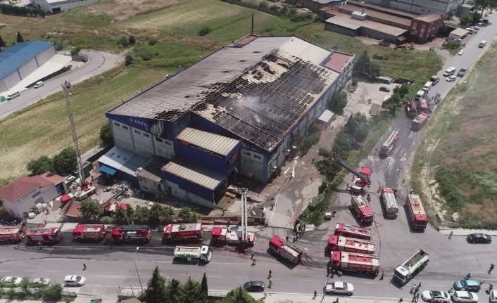 Fabrika yangınında son durum havadan görüntülendi
