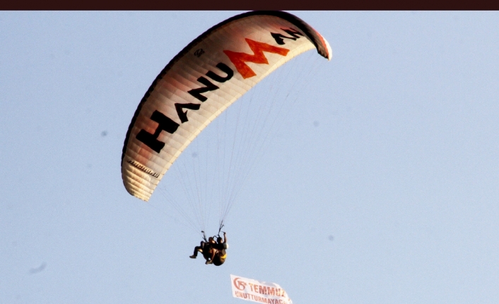 Gökyüzünde ’15 Temmuz’ pankartı açtı