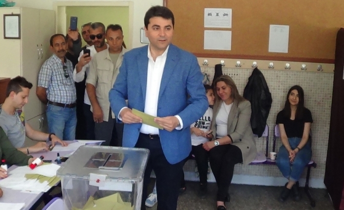 Gültekin Uysal İYİ Parti’den istifa etti