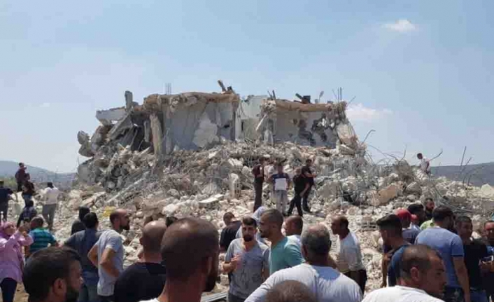 İşgalci İsrail polisi Filistinli ailenini evini yıktı