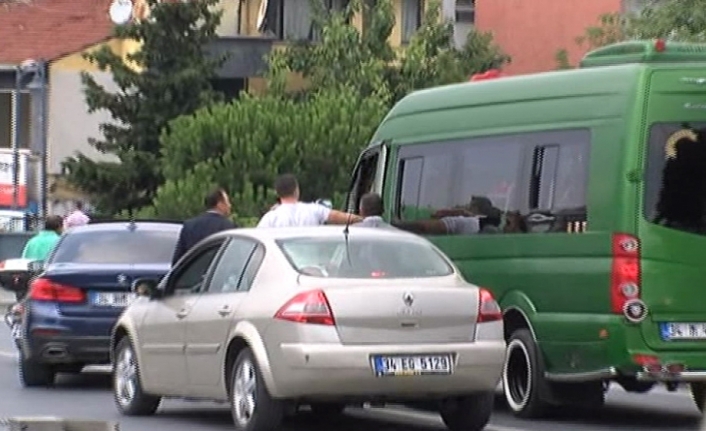 İstanbul’da yol verme kavgası kamerada